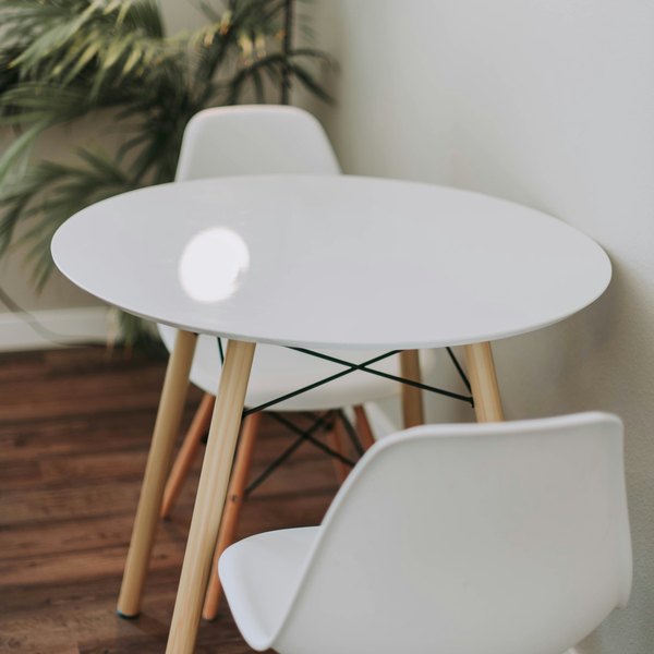 Lumi White Round Dining Table